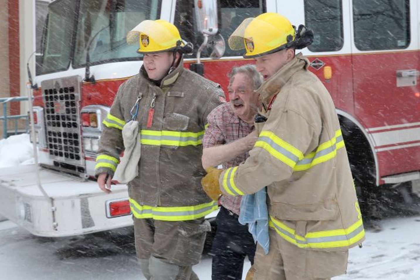 Fire Fighters rescue seniors from Maplewood Apartments